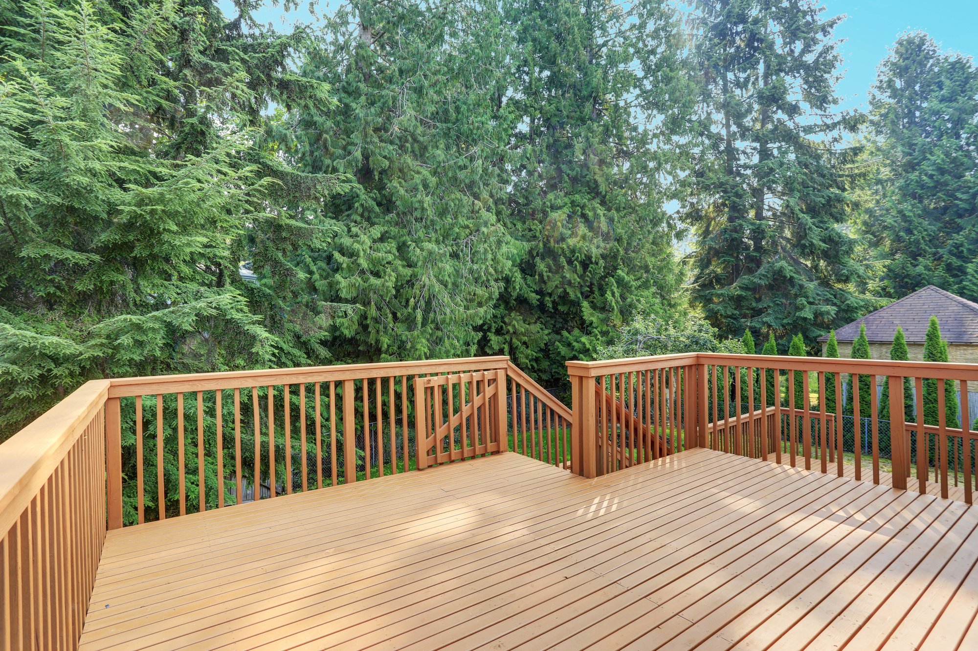 The benefits and drawbacks of wood versus composite decking